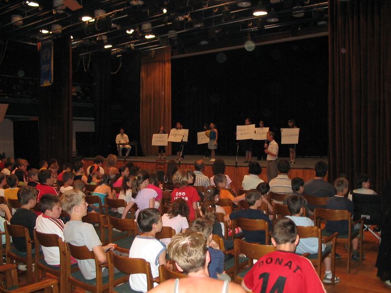 Gyerekexp� P�csett